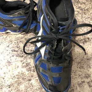 Mizuno size 8 women’s shoes for volleyball